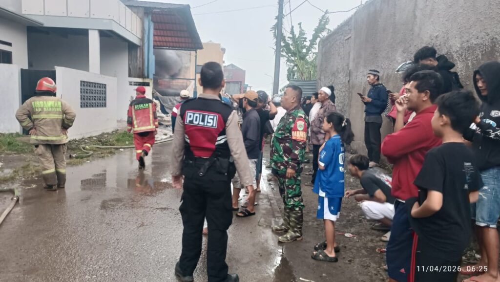 Kebakaran Hebat di Margaasih Bandung, Gudang Plastik dan Bengkel Kursi Ludes Dilalap Api