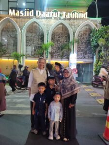 Ribuan jamaah mengikuti kegiatan Mabit di Masjid Daarut Tauhid