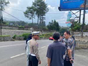 rencana pemasangan spanduk himbauan rawan kecelakaan di jalur lembang bandung barat