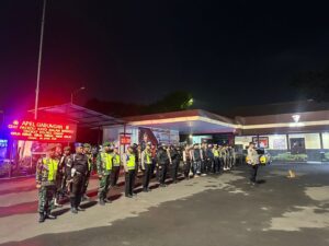 Aparat TNI dan Polri berjaga saat ibadah Paskah di Cimahi